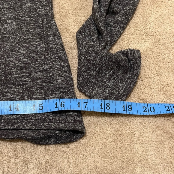 Hollister Grey Long Sleeve Top Sz Large - Picture 4 of 7